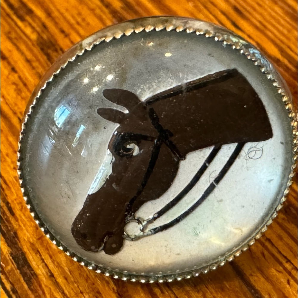 Vintage reverse paint intaglio horse pin and cuff links. - Picture 4 of 8